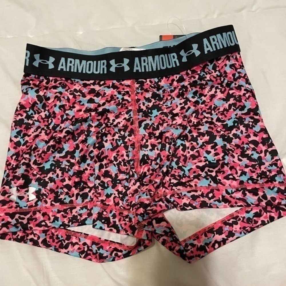 NWT Under Armour abstract print booty shorts